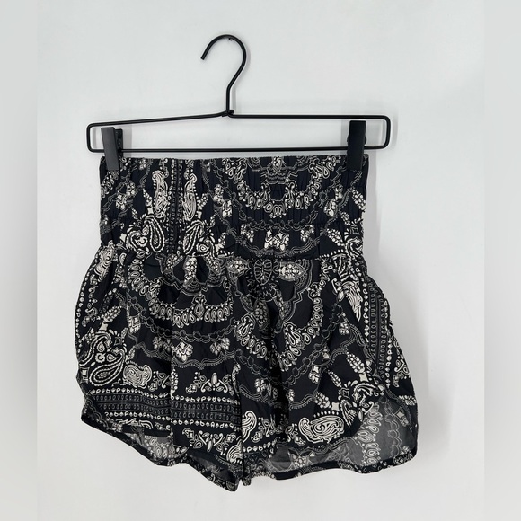 Free People The Way Home Shorts In Bandana Black/White - Picture 2 of 7